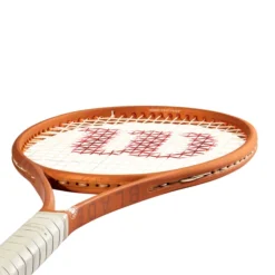 Raquette De Tennis Wilson Blade 98 18x20 V8.0 Roland Garros 2022 -Magasin De Sport De Tennis raquette de tennis wilson blade 98 18x20 v8 0 roland garros 2022 157055 650x650 g2