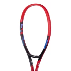 Raquette De Tennis Yonex Vcore 100L Scarlet -Magasin De Sport De Tennis raquette de tennis yonex vcore 100l scarlet 1368885 650x650 g2