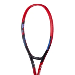 Raquette De Tennis Yonex Vcore 98 Scarlet -Magasin De Sport De Tennis raquette de tennis yonex vcore 98 scarlet 1368882 650x650 g1